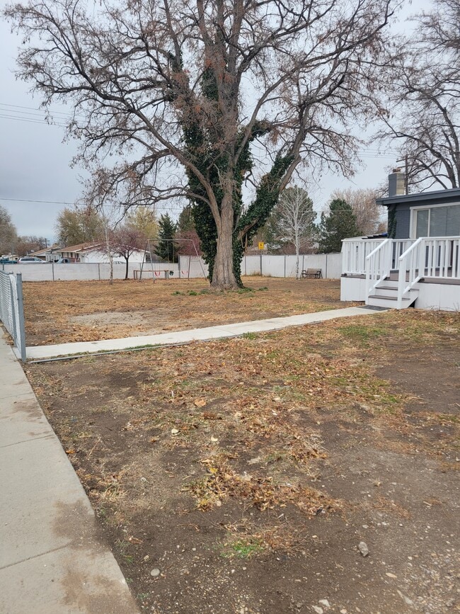 Building Photo - 215 Park St