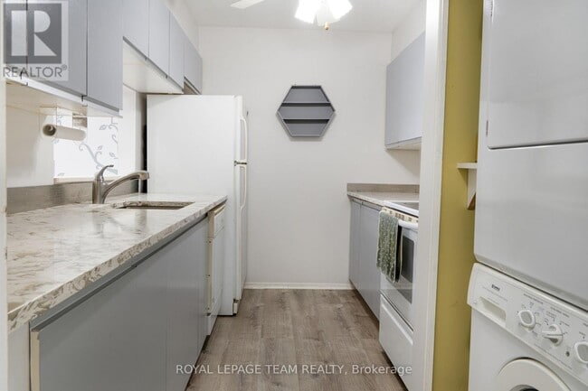 Photo du bâtiment - 270 Brittany Dr