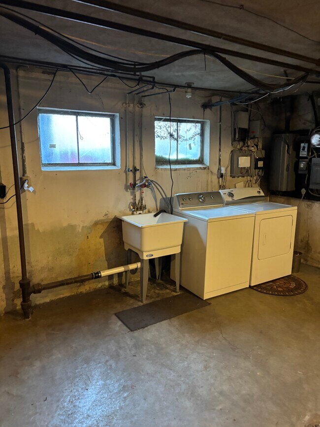 Foto del edificio - 1119 Amsterdam Rd