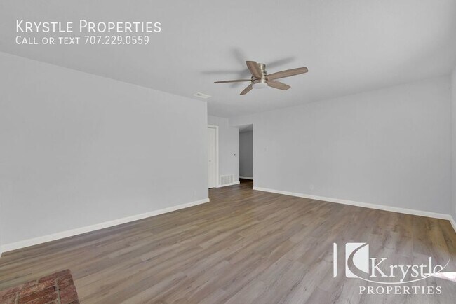 Building Photo - Wonderful home in lovely Meadows area and ...