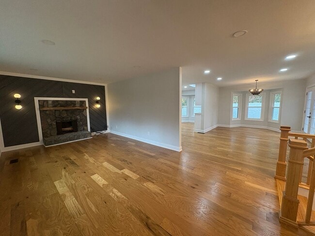 Building Photo - Sophisticated Tri-Level Home in Stuart Heights — Modern Comfort & Timeless Charming 4 bedroom 3 b...