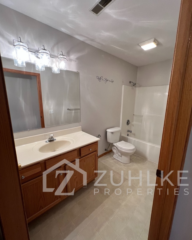 Building Photo - 220 N 34th St