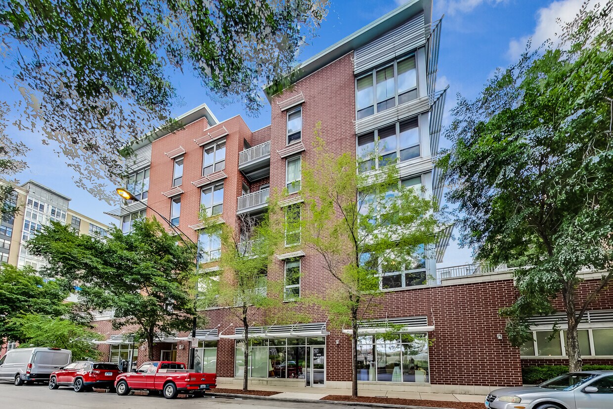 Foto principal - 2025 S Indiana Ave