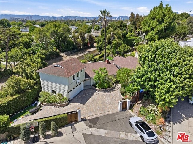 Building Photo - 3240 Tilden Ave