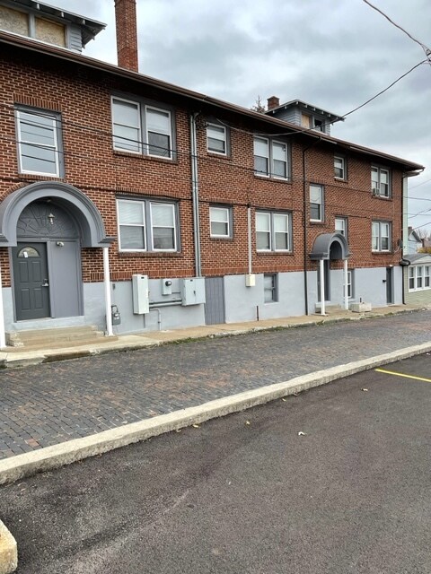 Apartment Building - 219 W Church St