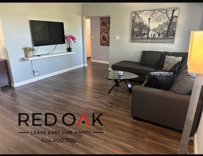 Foto del edificio - 3254 Logan Ave