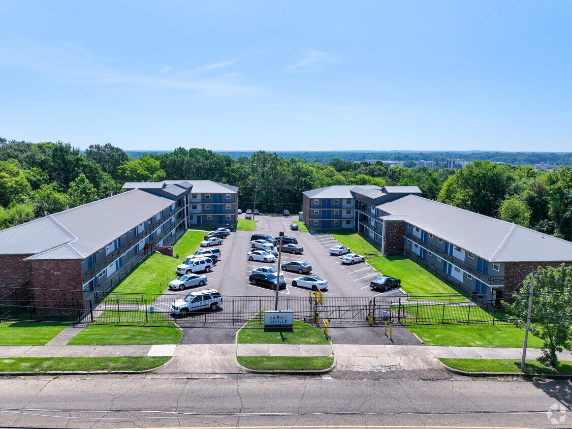 Primary Photo - Deville Apartments