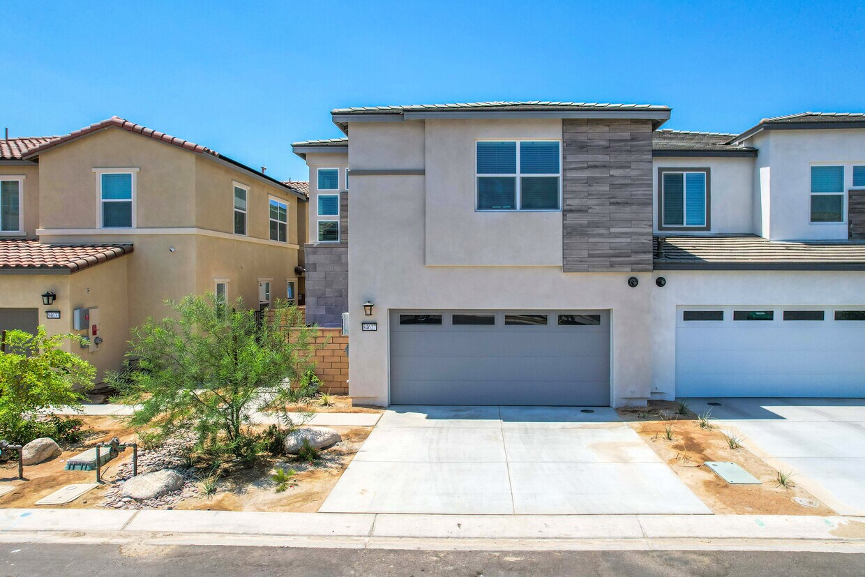 Primary Photo - 43175 Armonia Ct