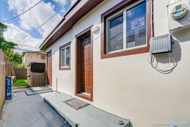 Foto del edificio - 530 NW 59th Ct