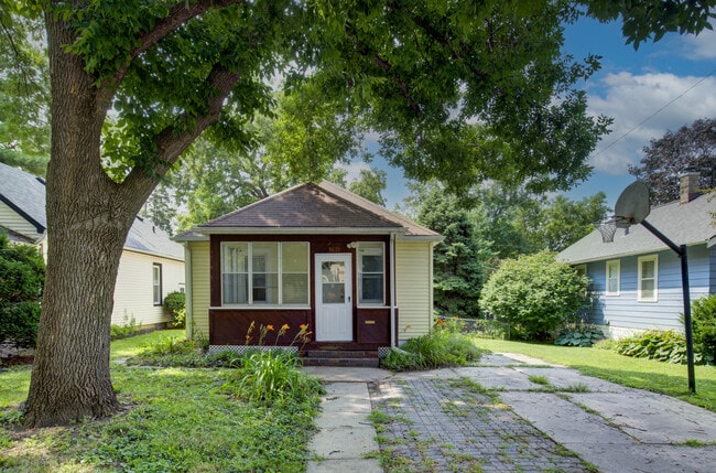 Building Photo - 5633 Lake St