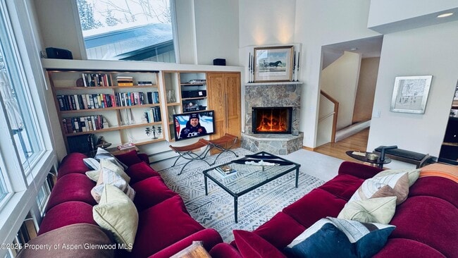 Building Photo - 302 Roaring Fork Dr