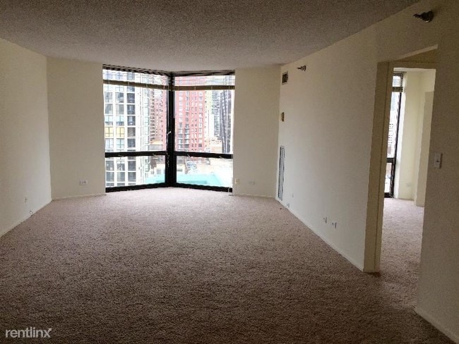 Building Photo - 1120 N LaSalle St