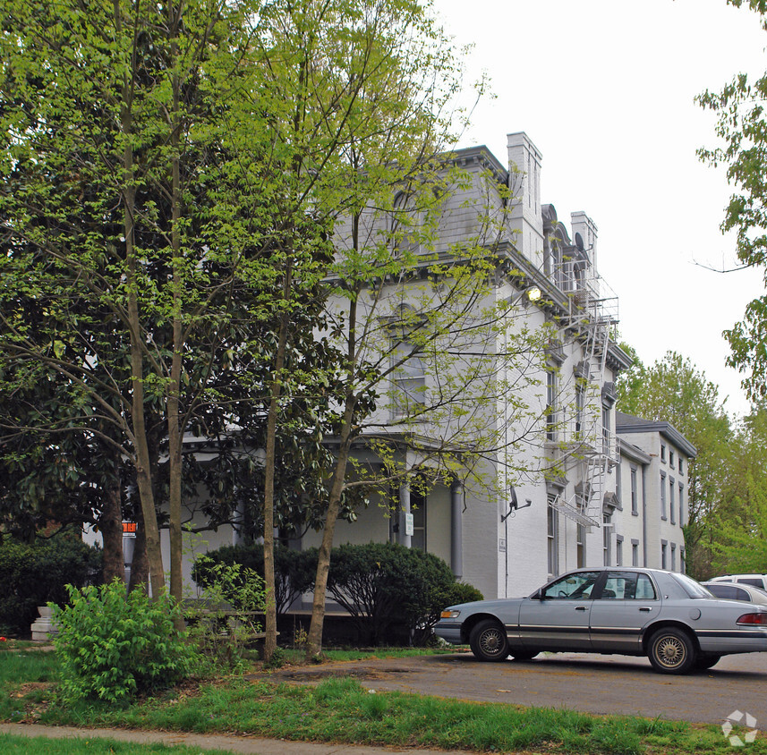 Primary Photo - 211-213 Levassor Ave