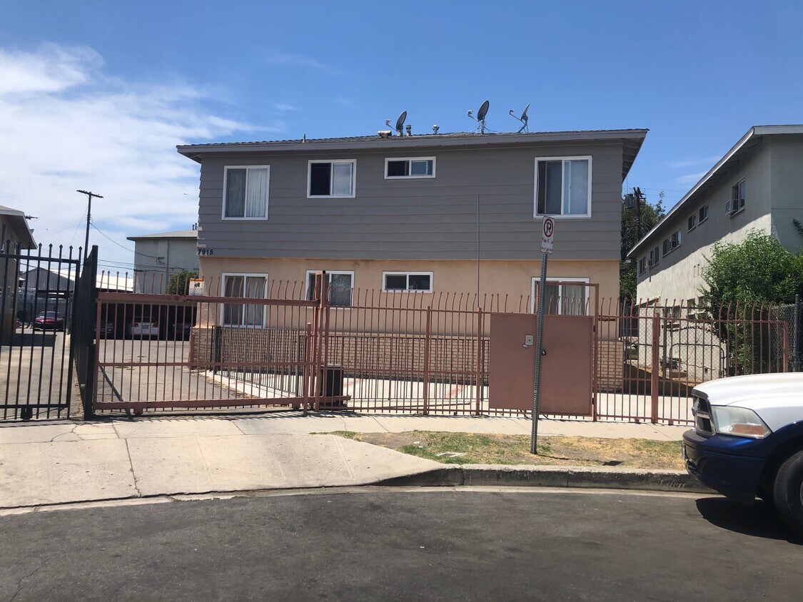 6 unit building - 7915 Kester Ave