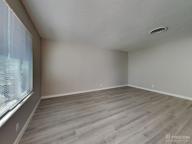 Building Photo - 1508 Crestview Dr