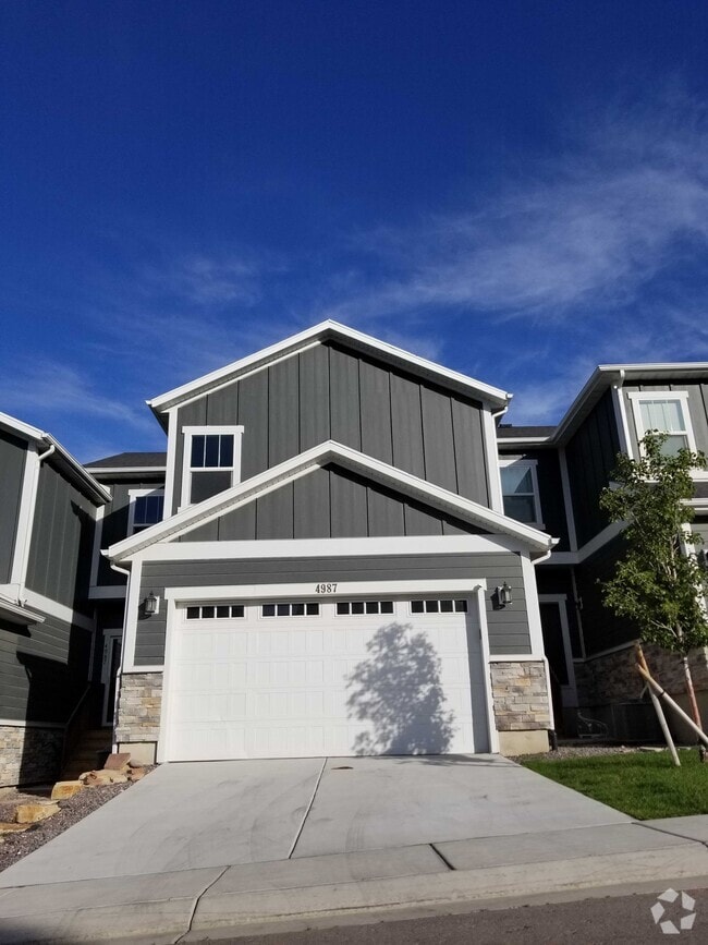 Woodhaven Apartments for Rent with a Swimming Pool Lehi, UT 2