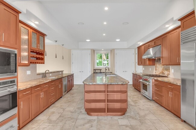 Building Photo - Ohai Estates 4 Bed 4.5 Bathroom Home Avail...