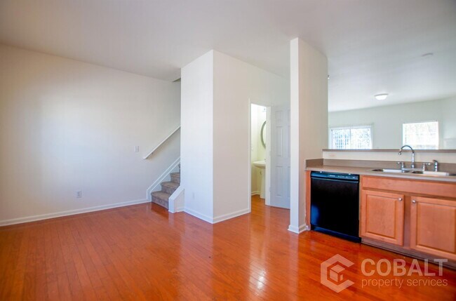 Foto del edificio - 6823 Blackstone Pl