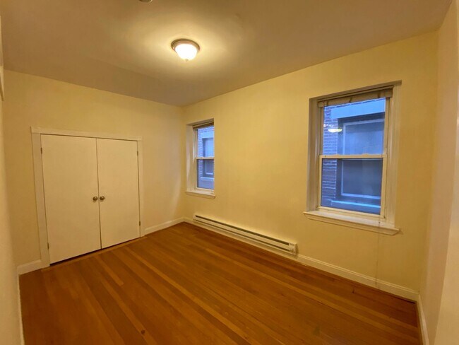Building Photo - 3 Bed Aberdeen St