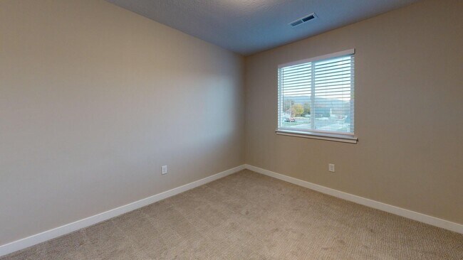 Foto del edificio - Draper Mills Townhome Available Soon!