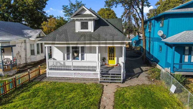Foto del edificio - Charming home blocks from Kendall Yards