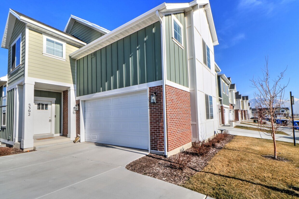 Primary Photo - End Unit With Finished Basement
