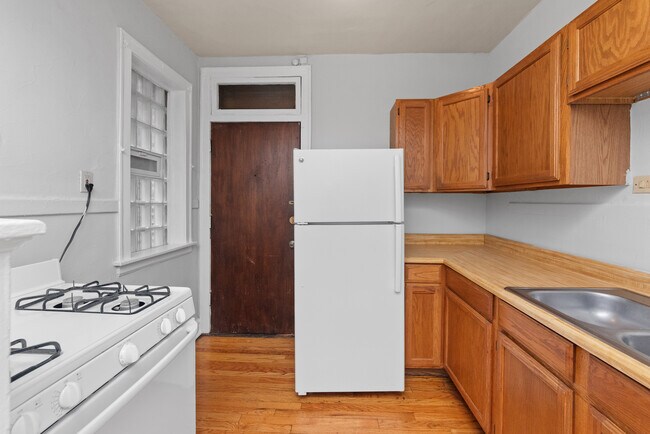 Building Photo - 4237 N Paulina St