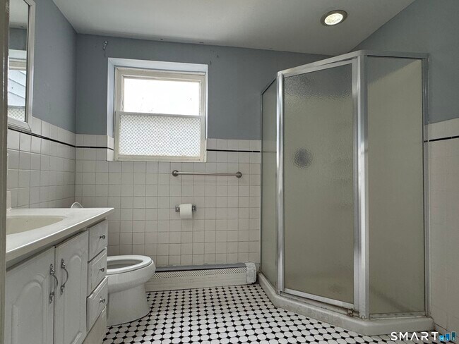 Foto del edificio - 158 River Rd