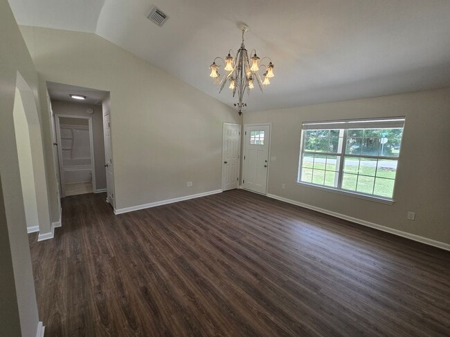 Building Photo - 3 Bedroom / 2 Bath House - Milton