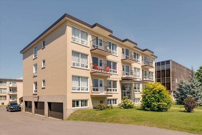 Building Photo - Le Fontainebleau Apartments