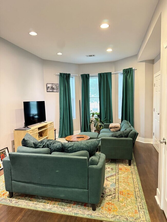 Foto del edificio - 1019 N Ridgeway Ave