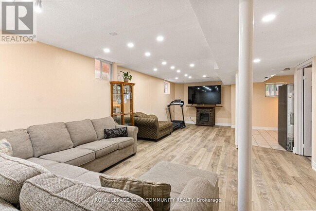Building Photo - 36 Umbria Crescent