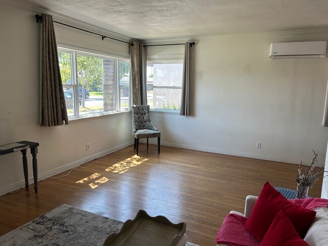 Living Room - 13419 Stanbridge Ave
