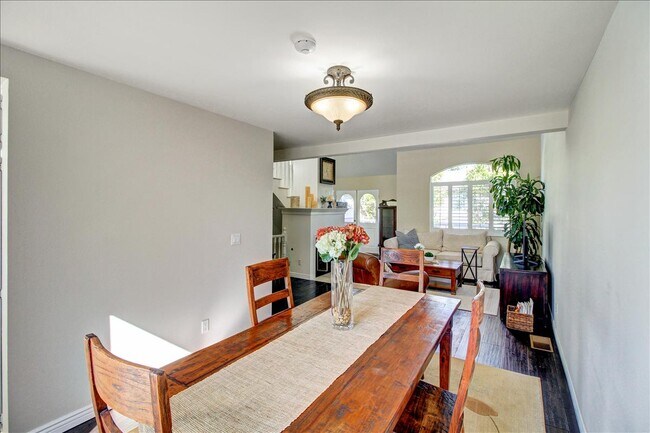 Dining - 320 N Catalina Ave
