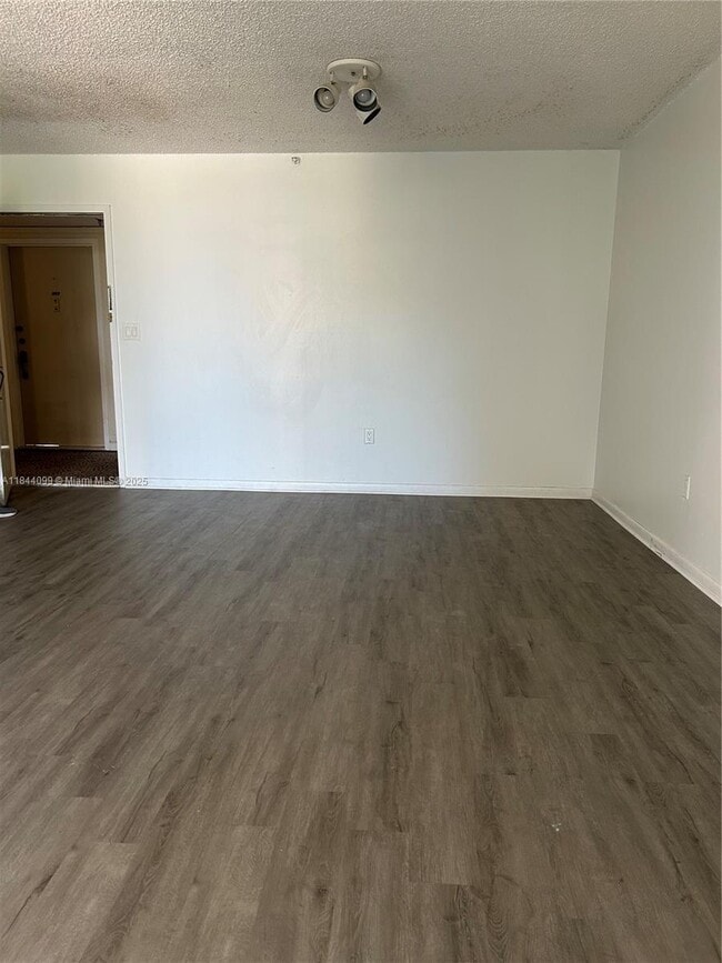 Building Photo - 17600 N Bay Rd