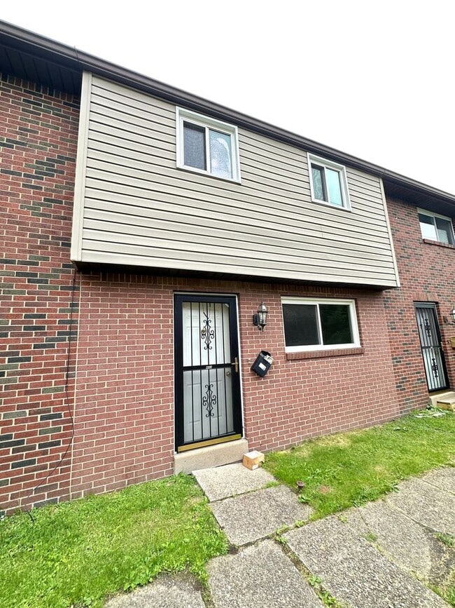 Well-Maintained 2 Bed, 1 Bath Townhome in West Mifflin - Central AC & Heat, Integral Garage - Ava... - Well-Maintained 2 Bed, 1 Bath Townhome in West Mifflin - Central AC & Heat, Integral Garage - Ava...