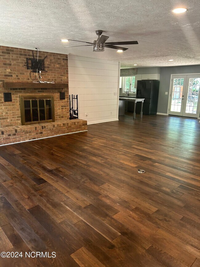 Building Photo - 5 Birdie Dr