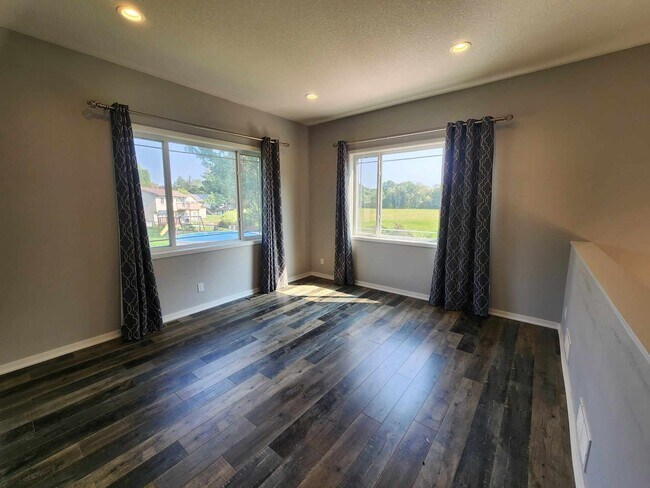 Building Photo - 5784 Ridge Creek Rd