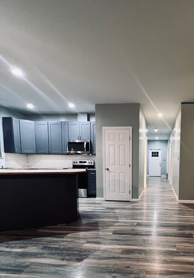 Building Photo - 6016 Kingfish Dr