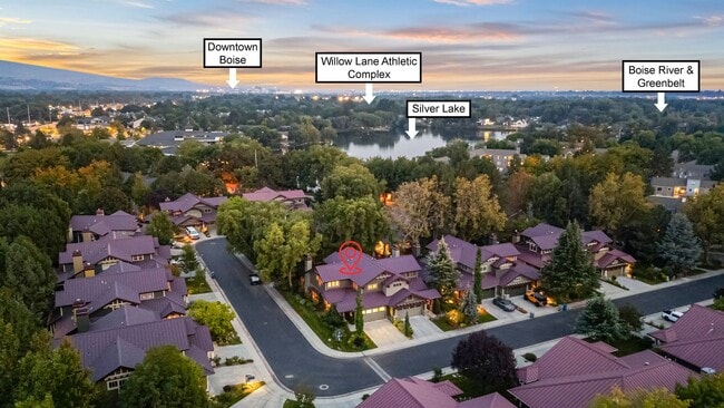 Building Photo - Luxury 3-Bedroom, 2.5-Bath Townhouse Retre...