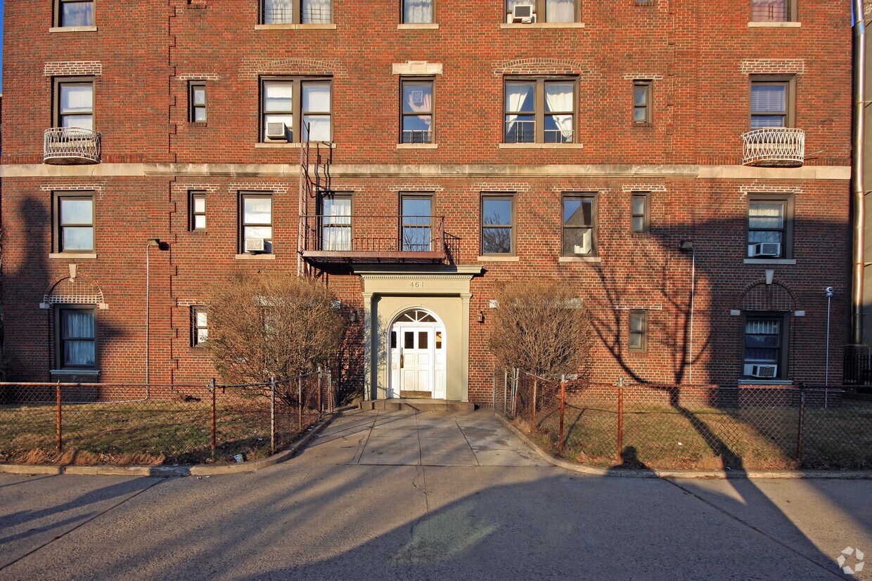 Building Photo - 464 Clinton Ave