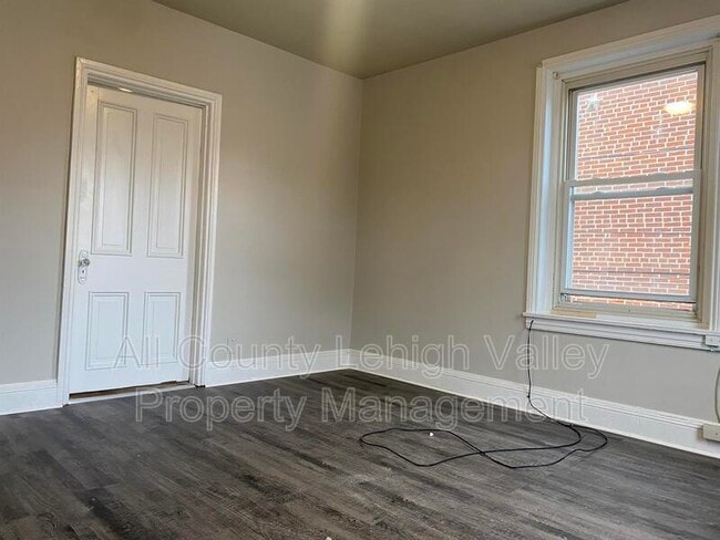 Building Photo - 313 West St