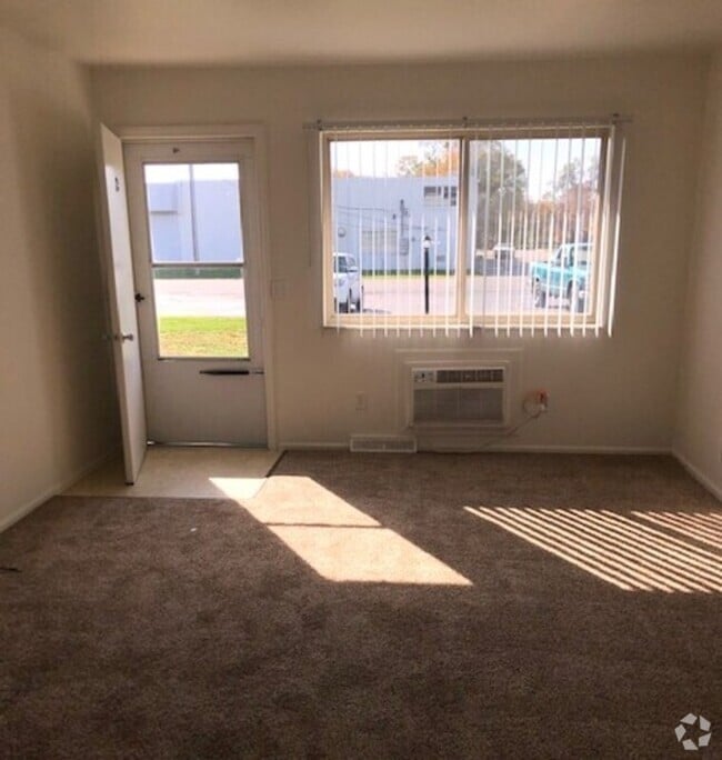 Building Photo - 5050 Northfield Dr