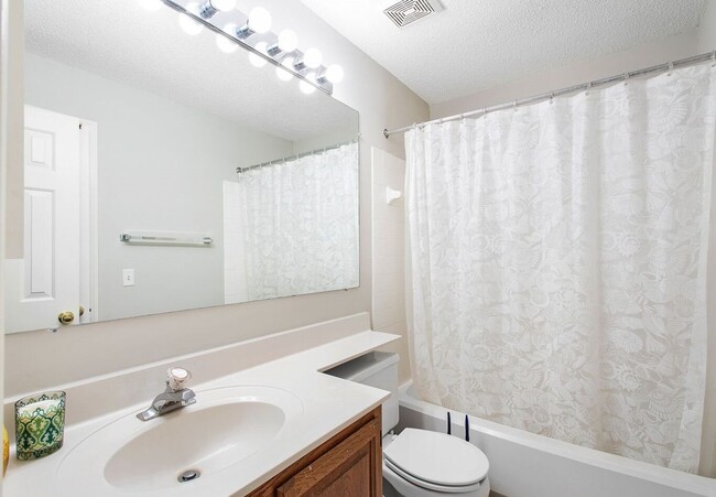 Building Photo - Cool, Mod 2 Bedroom Home in Brandermill