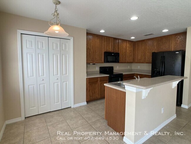 Building Photo - Nice 3 BR / 2.5 BA Townhouse In Walden Chase