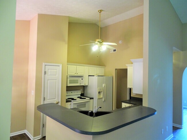 Building Photo - One Level Living! Updated 3BR / 2BA in Pri...