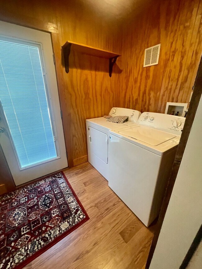Building Photo - Long term rental in Downtown Manteo
