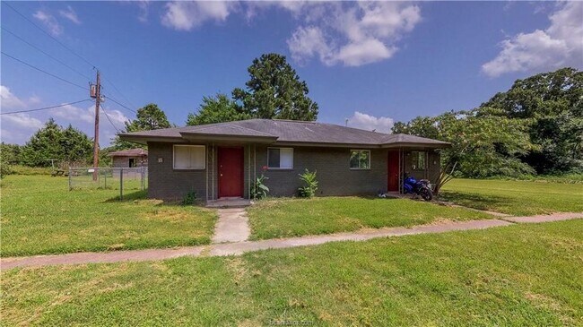 Building Photo - 05