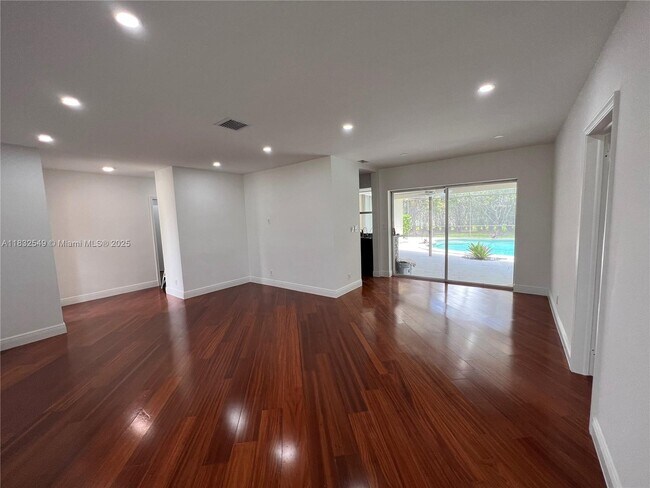 Building Photo - 1250 SW 15th Ave
