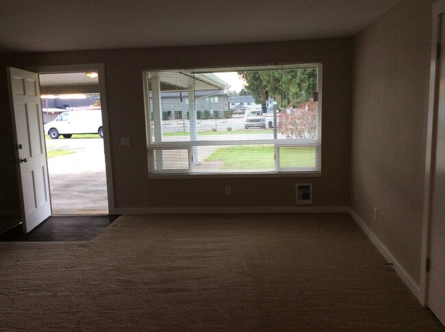 Building Photo - 7201 48th Dr NE